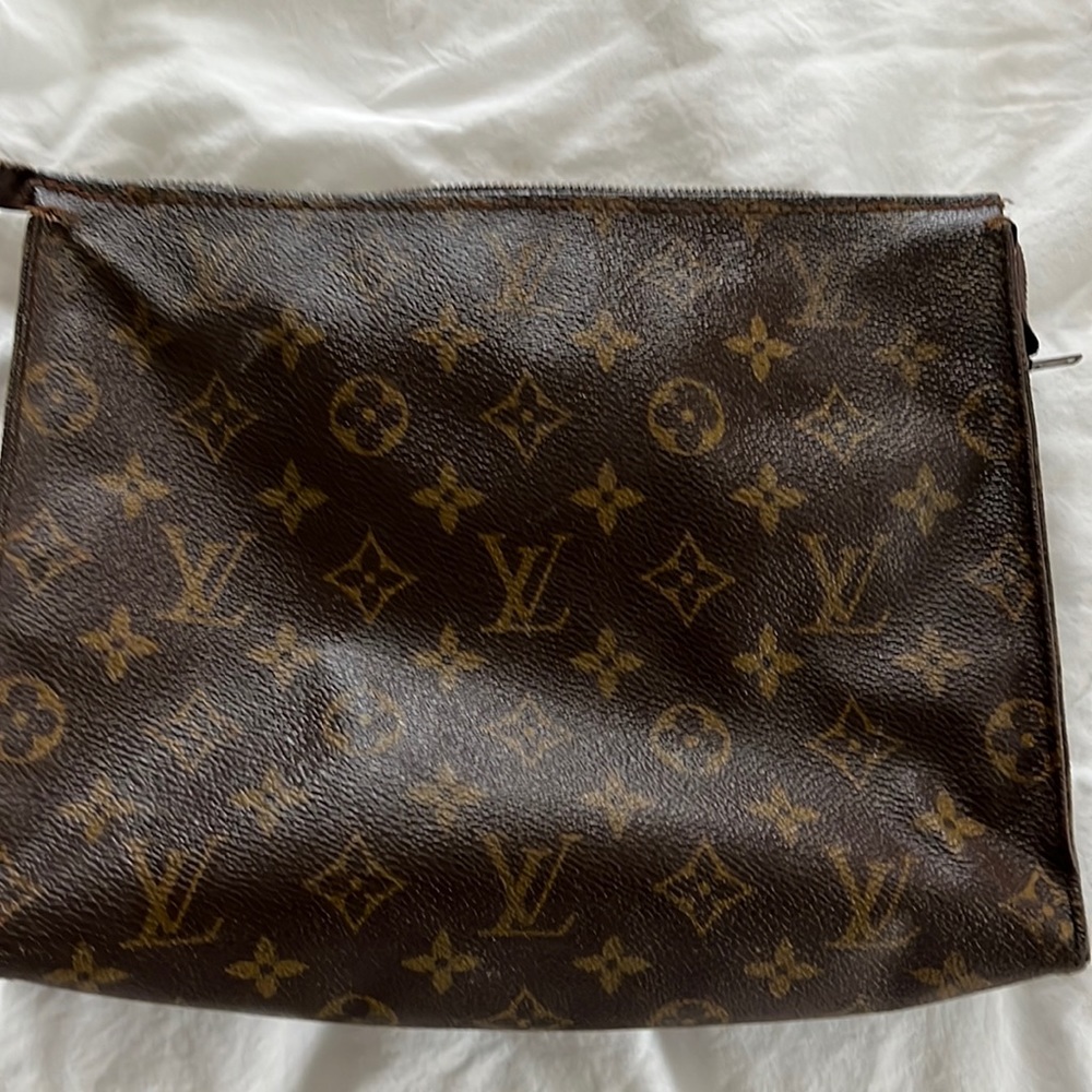 Vintage Louis Vuitton cosmetic bag. Bag code is 822.